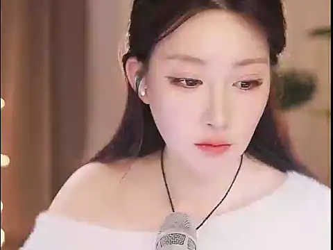 Snapshot of Dou-Dou-er chatting on 03-04-25, 04:52 Dou-Dou-er online show from 03-04-25, 04:52