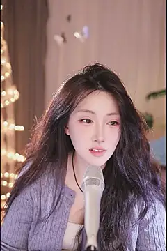 Snapshot of Dou-Dou-er chatting on 03-06-25, 11:25 Dou-Dou-er online show from 03-06-25, 11:25