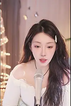 Snapshot of Dou-Dou-er chatting on 03-07-25, 04:02 Dou-Dou-er online show from 03-07-25, 04:02