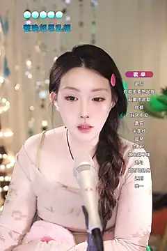 Snapshot of Dou-Dou-er chatting on 03-20-25, 10:10 Dou-Dou-er online show from 03-20-25, 10:10