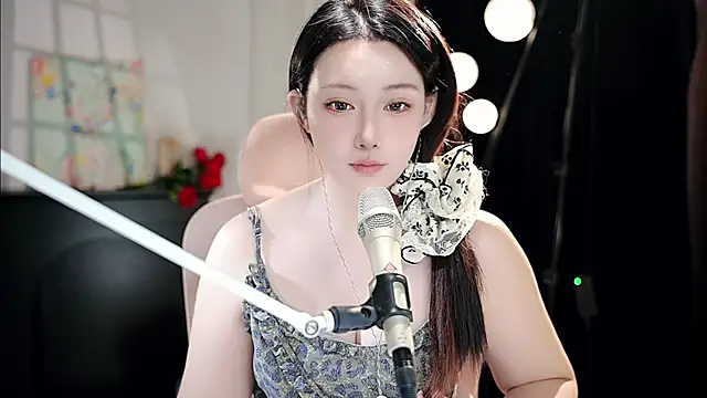 Snapshot of Dou-Dou-er chatting on 09-19-25, 11:33 Dou-Dou-er online show from 09-19-25, 11:33