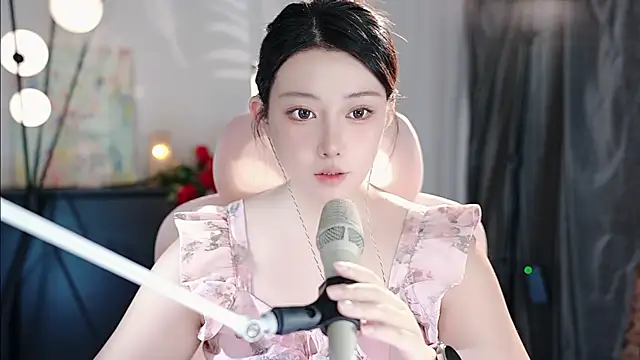 Snapshot of Dou-Dou-er chatting on 09-20-25, 08:26 Dou-Dou-er online show from 09-20-25, 08:26