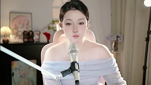 Snapshot of Dou-Dou-er chatting on 09-28-25, 12:43 Dou-Dou-er online show from 09-28-25, 12:43