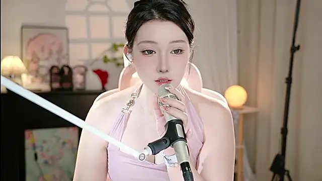 Snapshot of Dou-Dou-er chatting on 09-29-25, 12:21 Dou-Dou-er online show from 09-29-25, 12:21