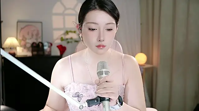 Snapshot of Dou-Dou-er chatting on 10-05-25, 07:28 Dou-Dou-er online show from 10-05-25, 07:28