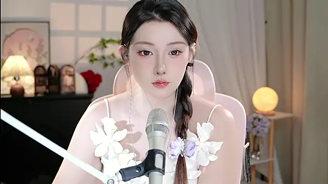 Snapshot of Dou-Dou-er chatting on 10-07-25, 12:02 Dou-Dou-er online show from 10-07-25, 12:02