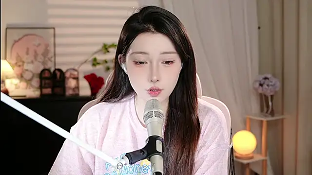 Snapshot of Dou-Dou-er chatting on 10-15-25, 01:11 Dou-Dou-er online show from 10-15-25, 01:11