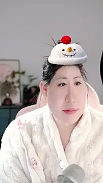 Snapshot of Dou-Dou-er chatting on 11-05-25, 01:22 Dou-Dou-er online show from 11-05-25, 01:22