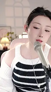 Snapshot of Dou-Dou-er chatting on 11-07-25, 06:57 Dou-Dou-er online show from 11-07-25, 06:57