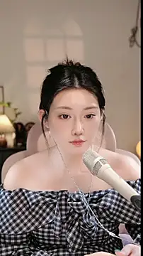 Snapshot of Dou-Dou-er chatting on 11-13-25, 02:05 Dou-Dou-er online show from 11-13-25, 02:05