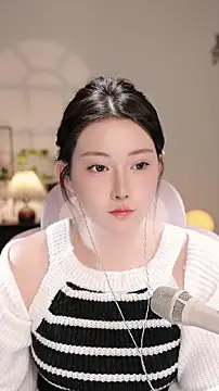 Snapshot of Dou-Dou-er chatting on 11-14-25, 12:59 Dou-Dou-er online show from 11-14-25, 12:59