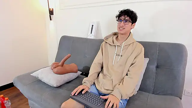 Cum hunters online show from 12-16-25, 02:49