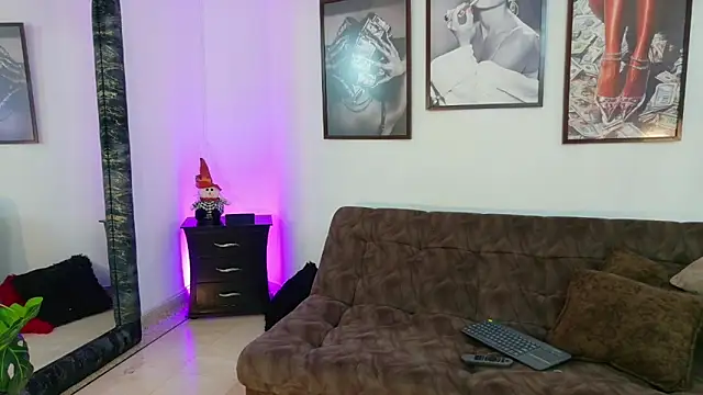 loretahorny online show from 11-26-25, 01:23