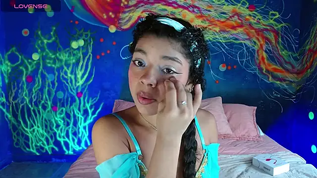 lucie petite online show from 09-18-25, 06:21