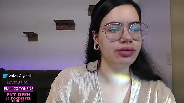 Snapshot of crystalll_room chatting on 11-08-25, 04:12 crystalll room online show from 11-08-25, 04:12