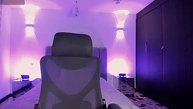 Snapshot of Alahiaa_ chatting on 09-12-25, 04:34 Alahiaa online show from 09-12-25, 04:34