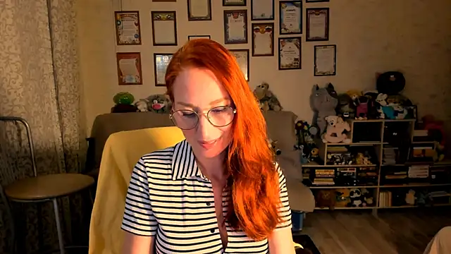 Snapshot of red_rocco chatting on 10-16-25, 04:19 red rocco online show from 10-16-25, 04:19