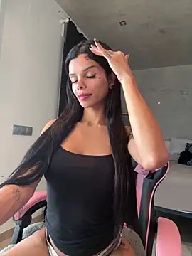 Snapshot of Rosariolovex chatting on 02-19-25, 04:00 Rosariolovex online show from 02-19-25, 04:00