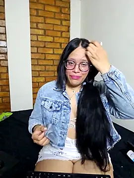 Snapshot of katrina29 chatting on 09-16-25, 12:00 katrina29 online show from 09-16-25, 12:00