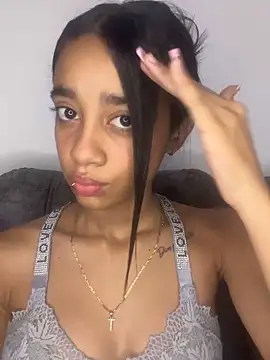 Snapshot of Zoe_Sweett18 chatting on 02-19-26, 03:30 Zoe Sweett18 online show from 02-19-26, 03:30