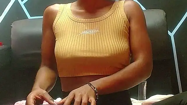 Snapshot of Biancalopez-02 chatting on 09-22-25, 04:20 Biancalopez-02 online show from 09-22-25, 04:20