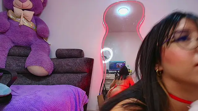 Snapshot of MiaFlamesxxx chatting on 12-14-25, 01:44 MiaFlamesxxx online show from 12-14-25, 01:44