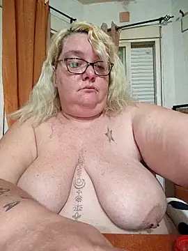 diosacurvy1984 online show from 04-18-26, 07:34