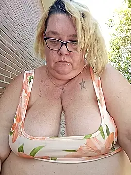 Snapshot of diosacurvy1984 chatting on 07-10-26, 04:20 diosacurvy1984 online show from 07-10-26, 04:20