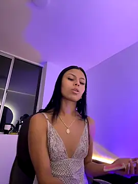 Snapshot of Michell_sr chatting on 10-09-25, 11:36 Michell sr online show from 10-09-25, 11:36