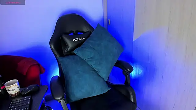 Snapshot of VanneCute1 chatting on 10-12-25, 05:17 VanneCute1 online show from 10-12-25, 05:17