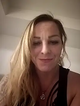 KittzyKat online show from 01-18-25, 02:58