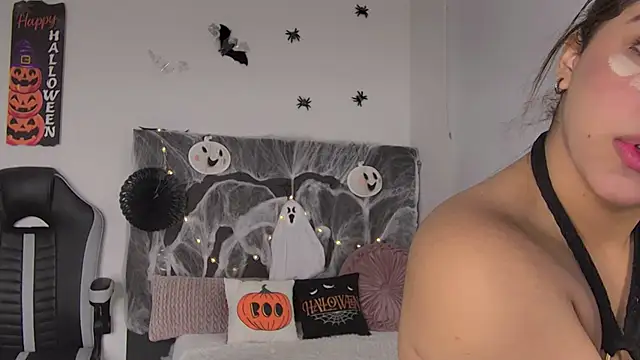 Snapshot of AmandaBrooks_18 chatting on 10-12-25, 01:04 AmandaBrooks 18 online show from 10-12-25, 01:04