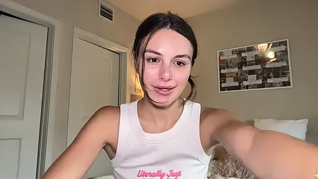 Snapshot of graciesmith27 chatting on 04-29-26, 05:41 graciesmith27 online show from 04-29-26, 05:41