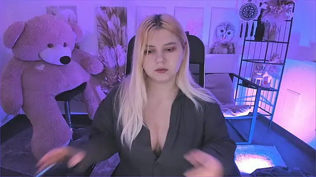 Snapshot of DiaAngell chatting on 12-13-25, 07:53 DiaAngell online show from 12-13-25, 07:53