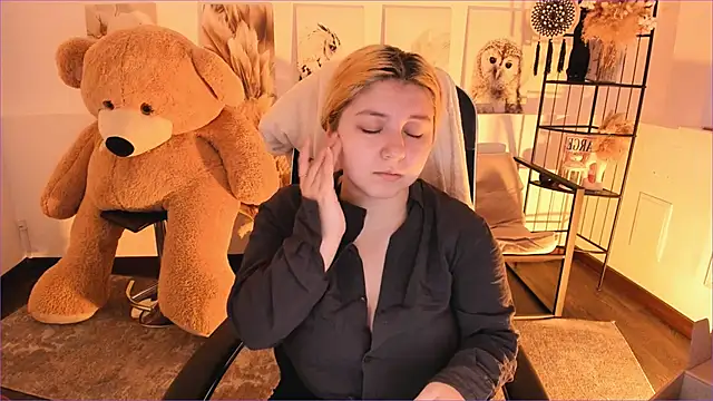 Snapshot of DiaAngell chatting on 01-06-26, 07:28 DiaAngell online show from 01-06-26, 07:28