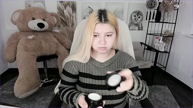 Snapshot of DiaAngell chatting on 01-13-26, 07:30 DiaAngell online show from 01-13-26, 07:30