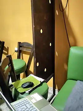 ilonna2025 online show from 12-21-25, 11:23