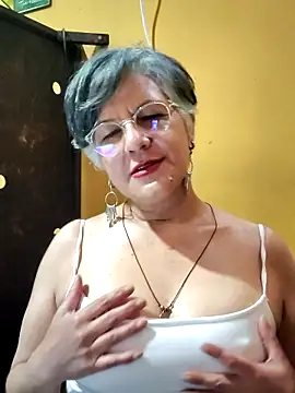 Snapshot of ilonna2025 chatting on 06-17-26, 02:25 ilonna2025 online show from 06-17-26, 02:25