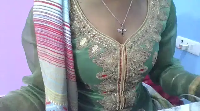 Snapshot of Leoni_G chatting on 02-16-25, 06:21 Leoni G online show from 02-16-25, 06:21