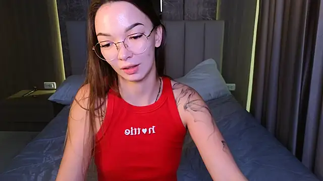 Snapshot of SusannJohnson chatting on 04-25-26, 12:35 SusannJohnson online show from 04-25-26, 12:35