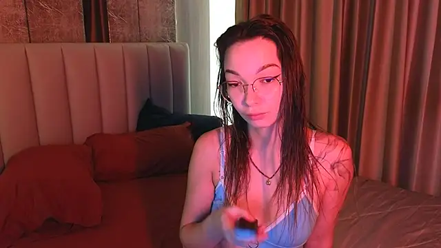 Snapshot of SusannJohnson chatting on 05-13-26, 12:19 SusannJohnson online show from 05-13-26, 12:19