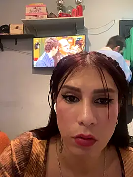 Snapshot of roussfantastic chatting on 12-14-25, 07:03 roussfantastic online show from 12-14-25, 07:03