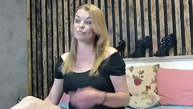 Kisi Lovi online show from 09-13-25, 08:58