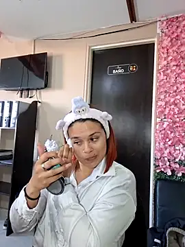 Snapshot of Sophie_new25 chatting on 02-27-26, 01:11 Sophie new25 online show from 02-27-26, 01:11