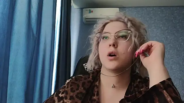 HotBrandyX online show from 04-10-26, 08:30