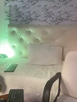 Snapshot of viktoria_davis_ chatting on 01-31-25, 10:10 viktoria davis online show from 01-31-25, 10:10