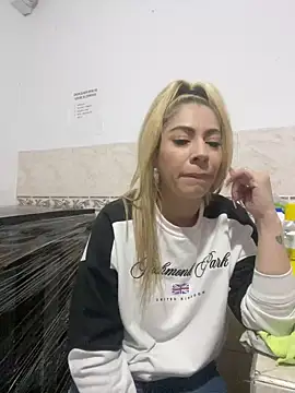 Snapshot of viktoria_davis_ chatting on 02-05-25, 01:58 viktoria davis online show from 02-05-25, 01:58