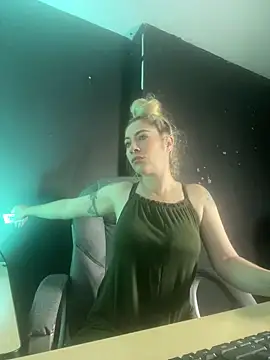 Snapshot of viktoria_davis_ chatting on 03-05-25, 10:43 viktoria davis online show from 03-05-25, 10:43