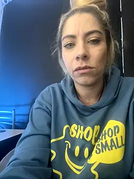 Snapshot of viktoria_davis_ chatting on 12-03-25, 11:36 viktoria davis online show from 12-03-25, 11:36