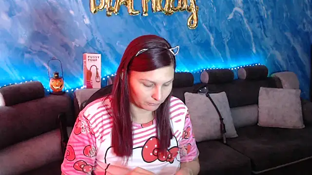 Snapshot of sachaclinford chatting on 10-21-25, 05:13 sachaclinford online show from 10-21-25, 05:13